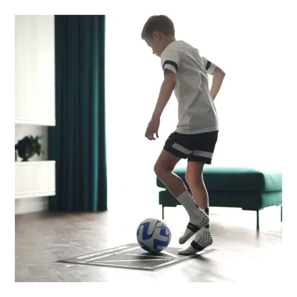 SoccerMaster-Foldable, non-slip dribble mat for all surfaces